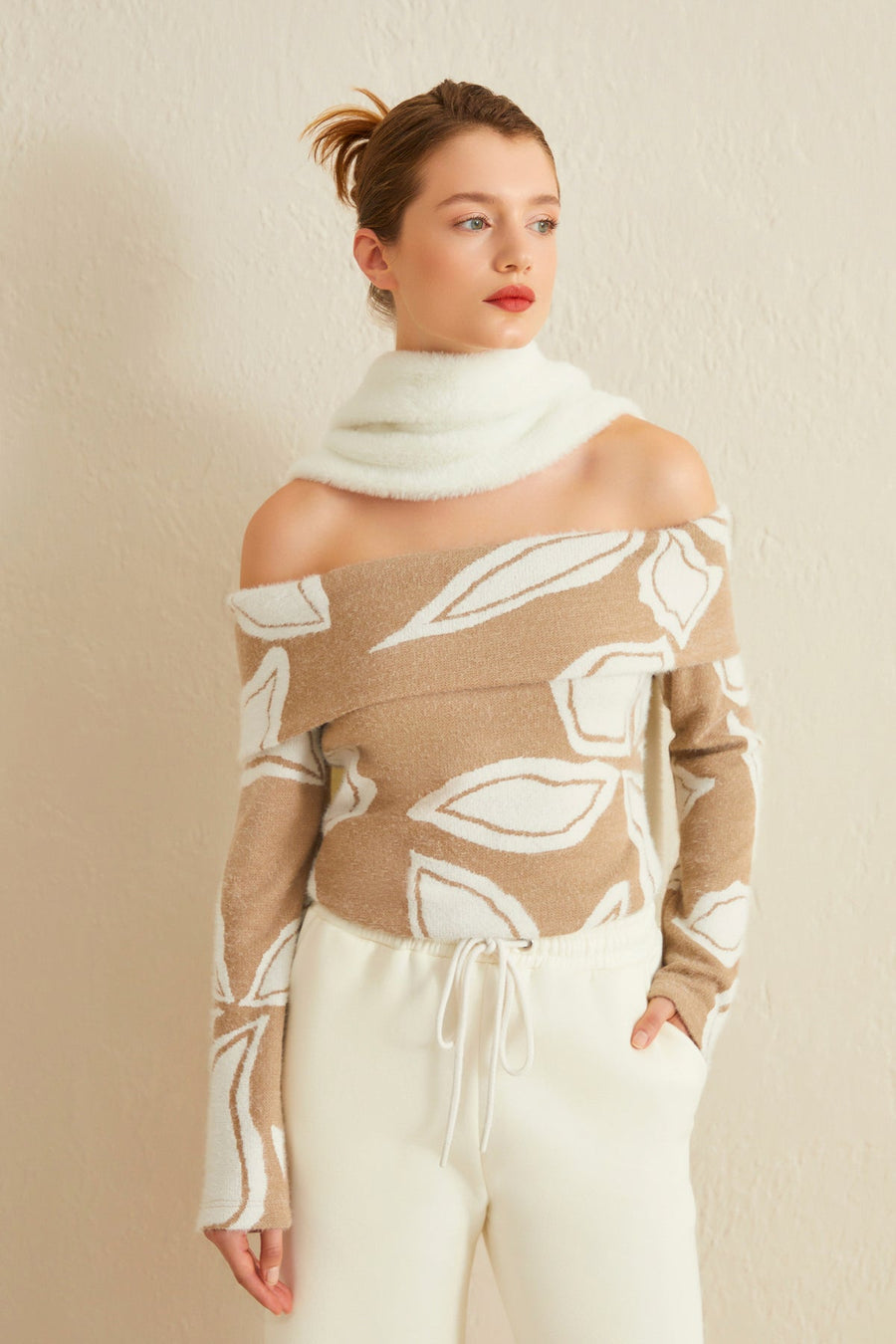 Mink Leaf Patterned Madonna Neck Blouse Fınal Item - Porterist 1