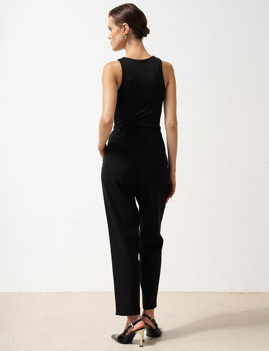 Elastic Waist Carrot Trousers Black