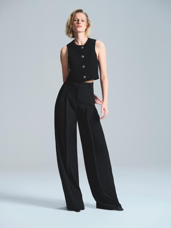 Arles Black Vest