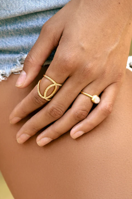 Ascension Criss Cross Ring 18k Gold White Topaz