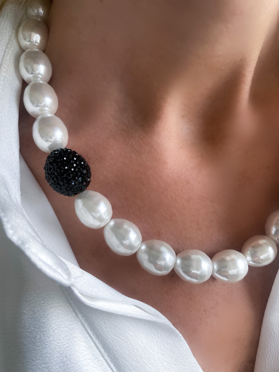 Pearl Crystal Black Ball Necklace