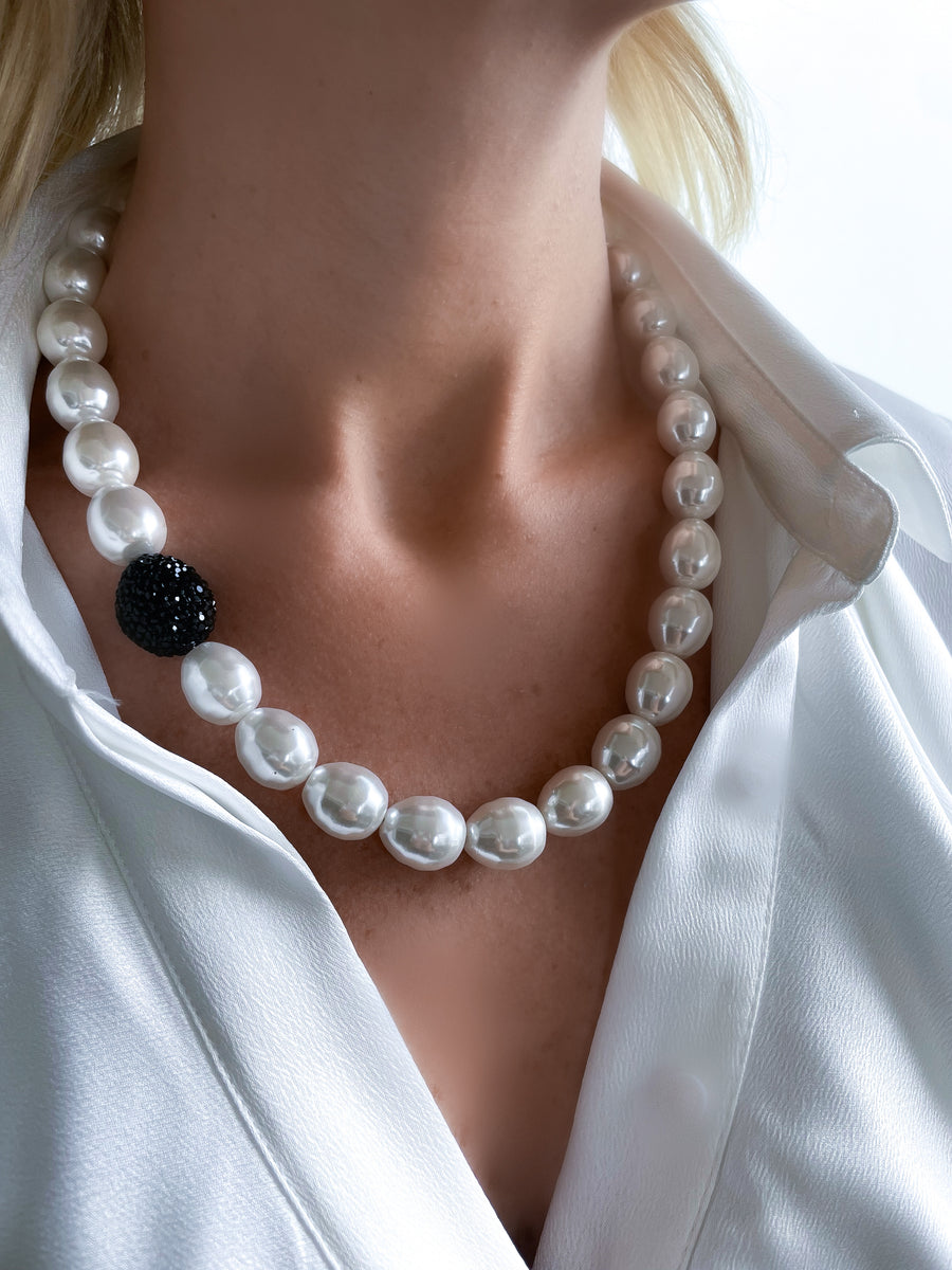 Pearl Crystal Black Ball Necklace