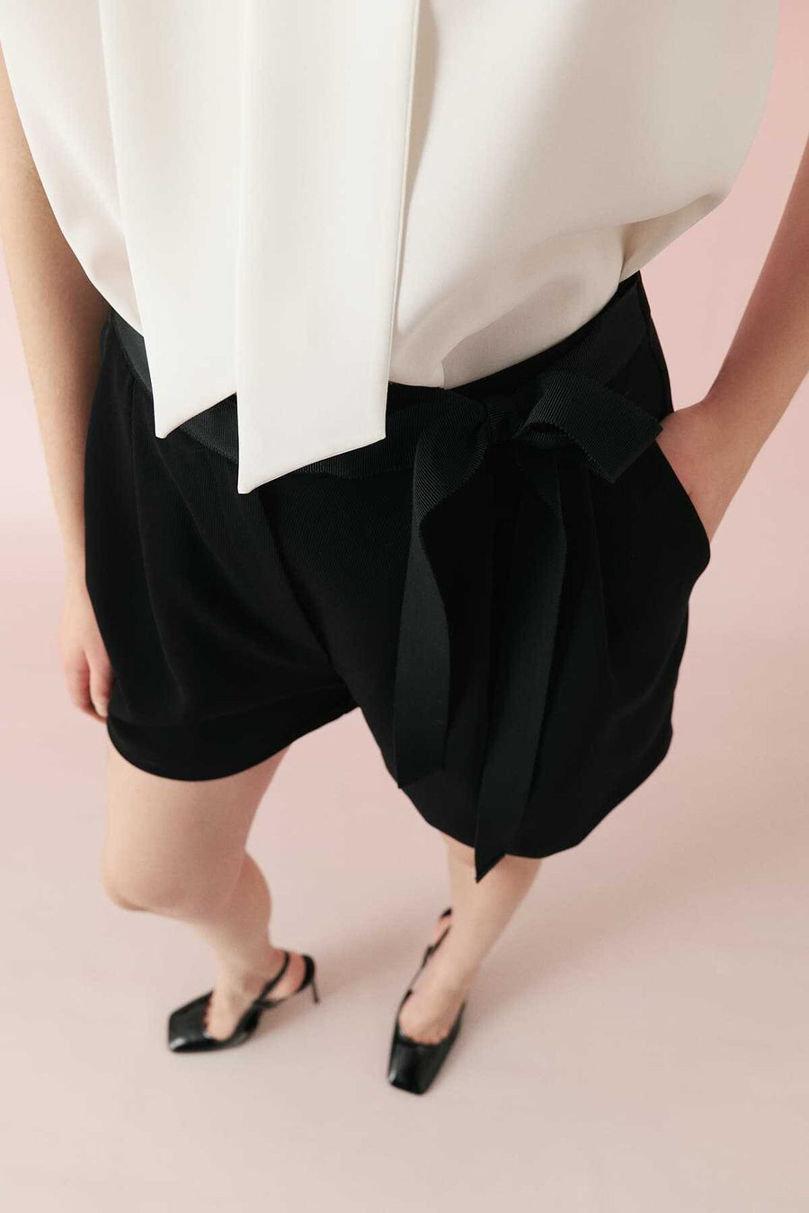 Double Pleated Crepe Shorts Black- Porterist  3