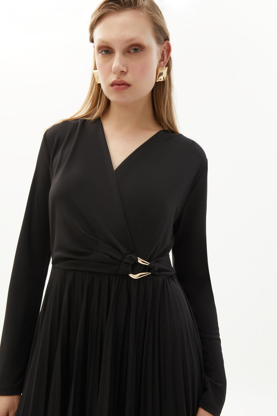 Exquise Midi Pleated Stretch Black Knit Dress  - Porterist 4