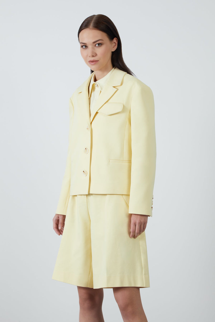 Box Form Yellow Jacket With Pocket Flap Sponge Detail