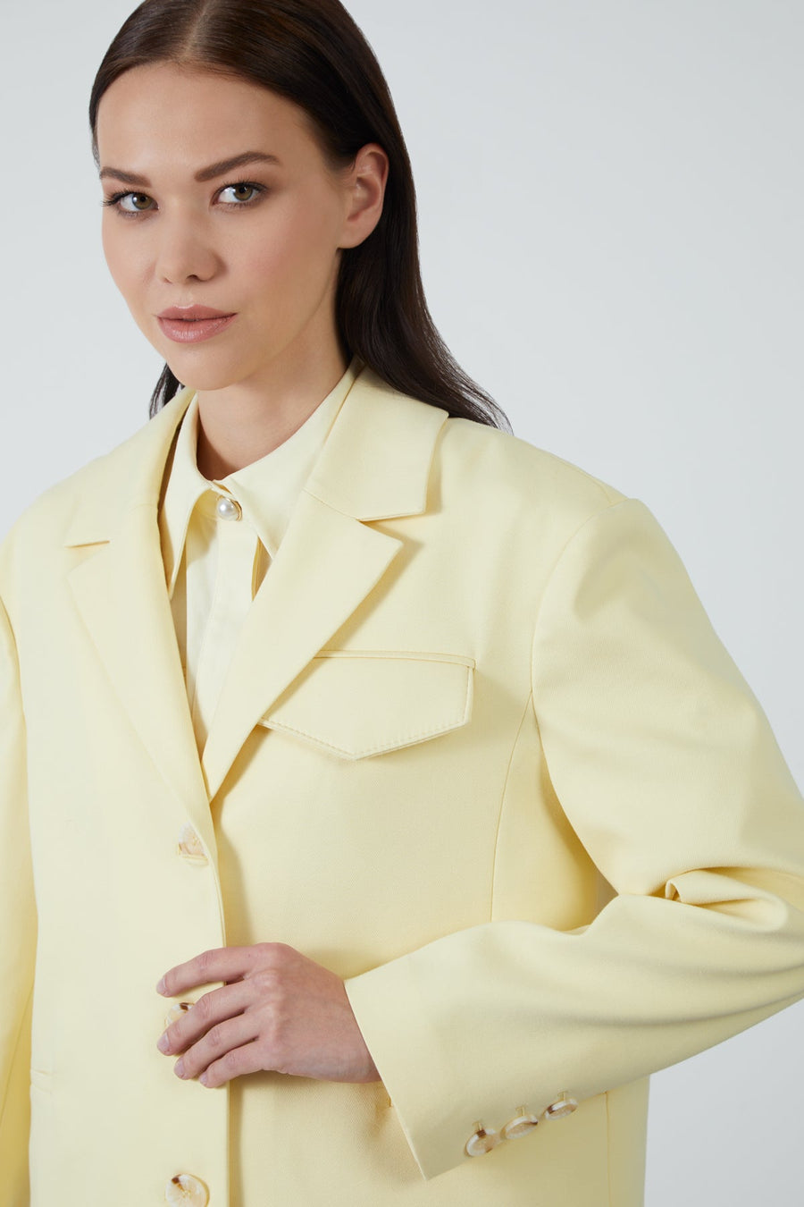 Box Form Yellow Jacket With Pocket Flap Sponge Detail