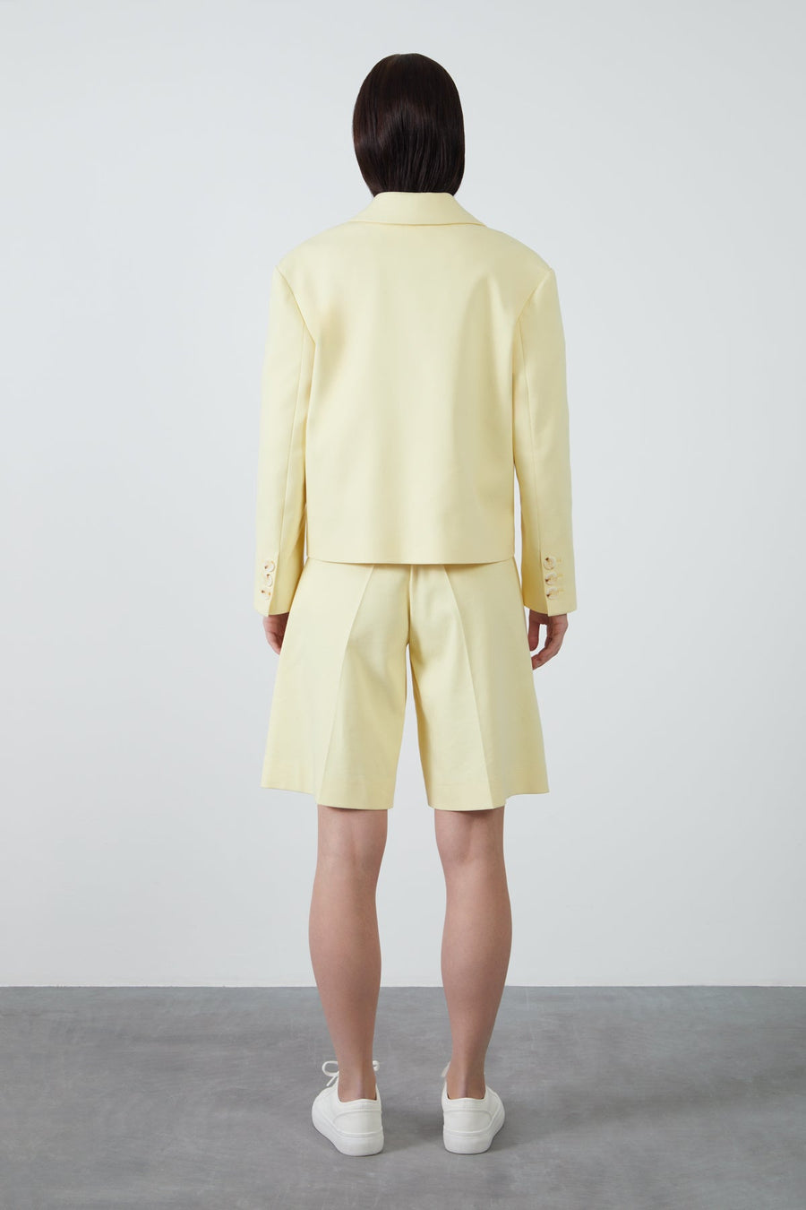 Box Form Yellow Jacket With Pocket Flap Sponge Detail