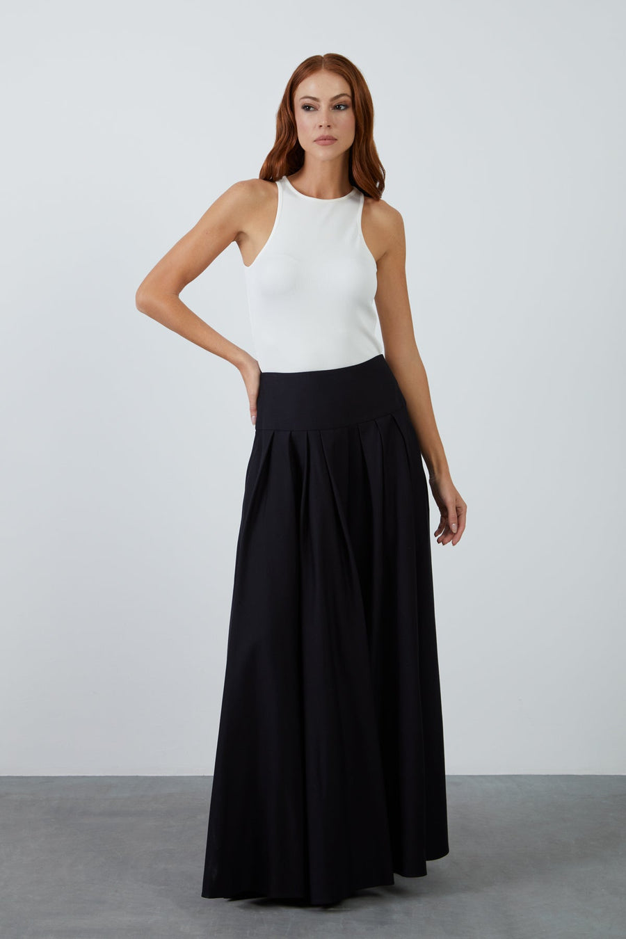 Long Black Flared And Pleated Skirt With High Waist Loose