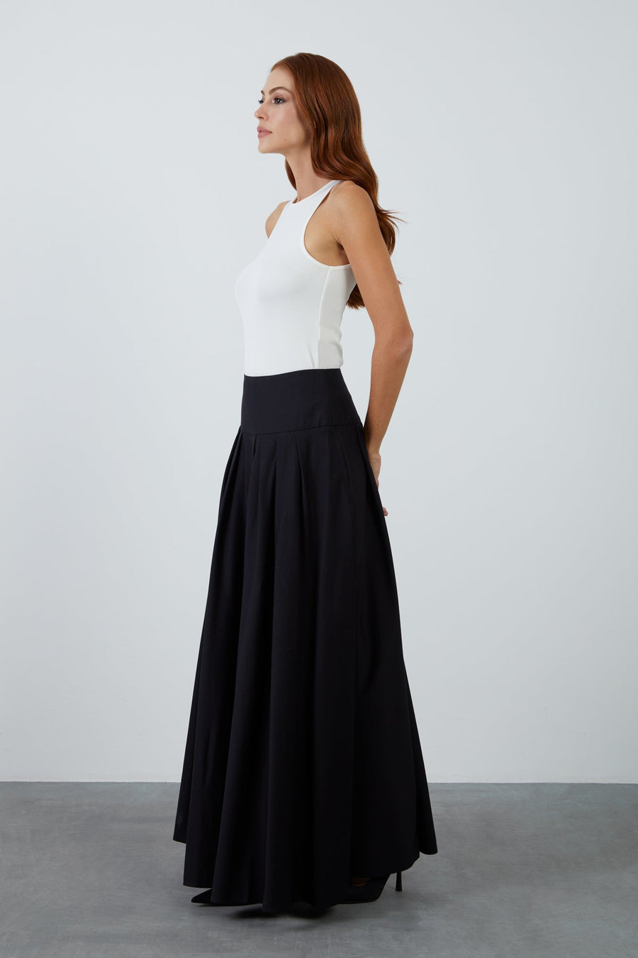 Long Black Flared And Pleated Skirt With High Waist Loose