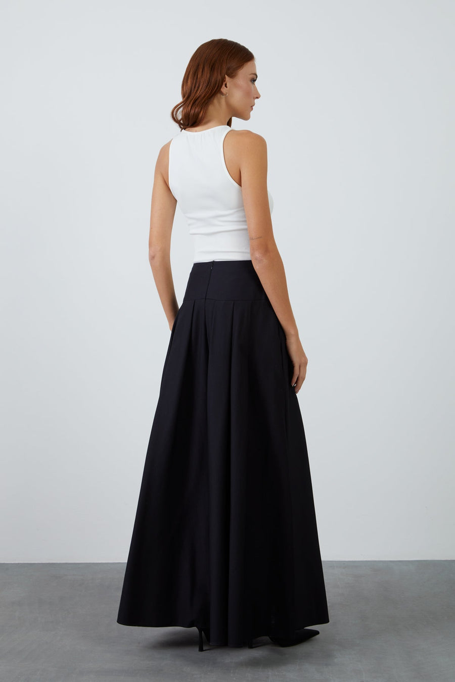Long Black Flared And Pleated Skirt With High Waist Loose
