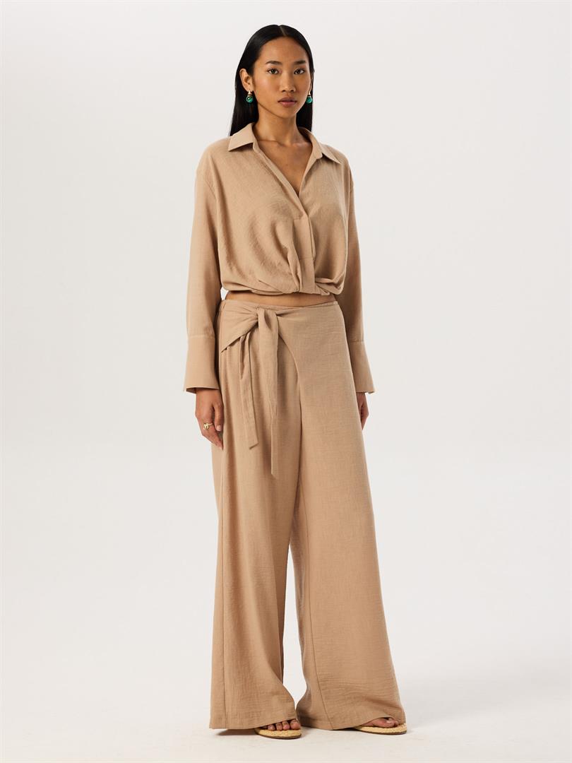 Blouse with V-neck at the waist - Beige