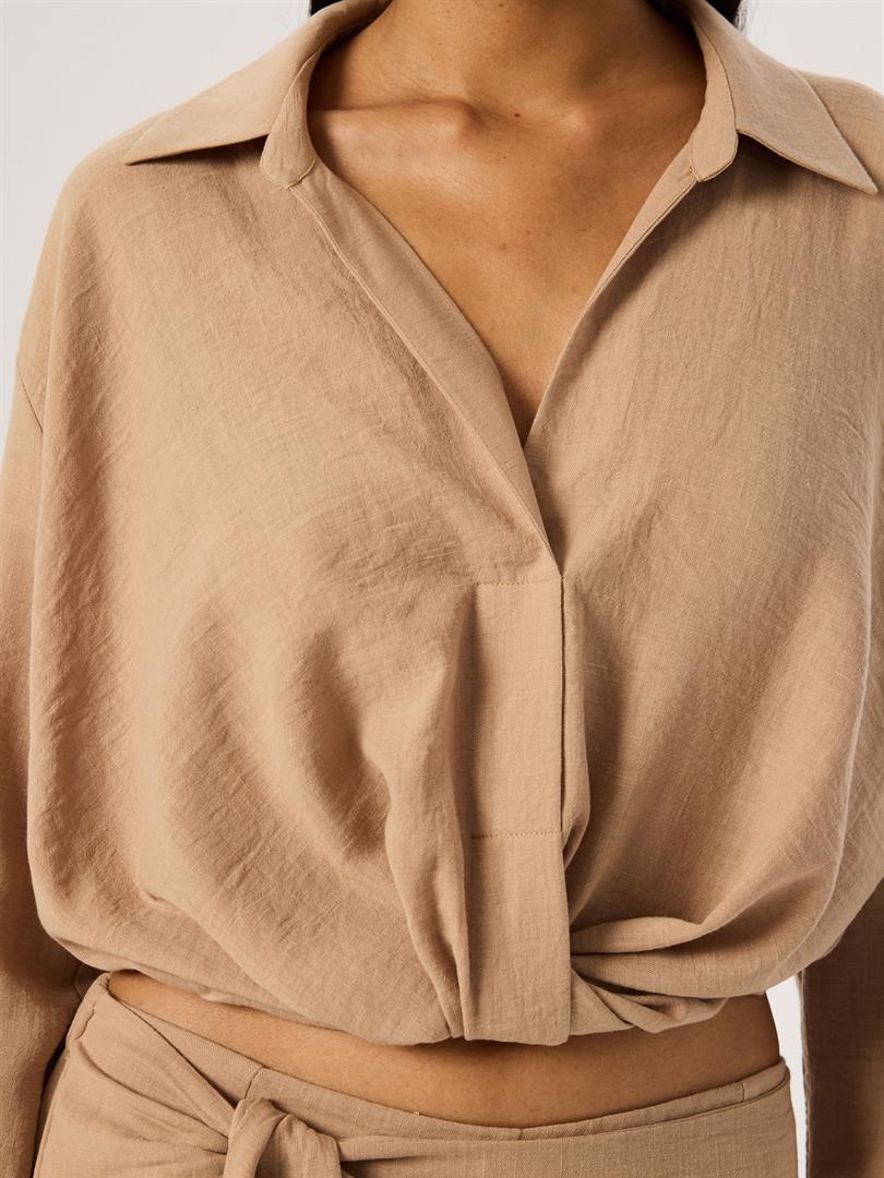 Blouse with V-neck at the waist - Beige