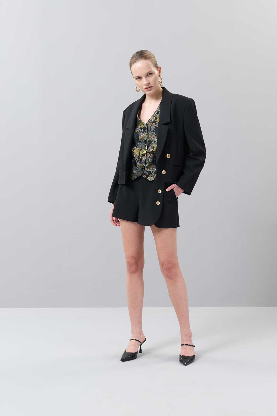 Gold Button Short Length Jacket Black  - Porterist 4