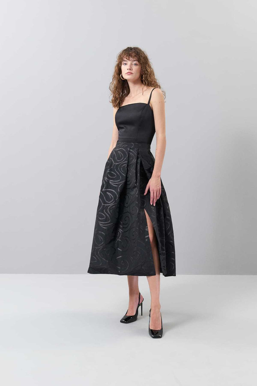 Midi Length Skirt with Pleated Slits Black  - Porterist 1
