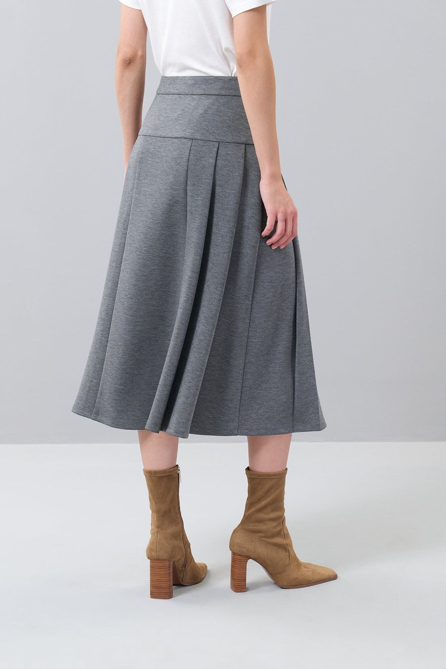 Pleated Midi Length Knitted Skirt Gray  -  Porterist 2