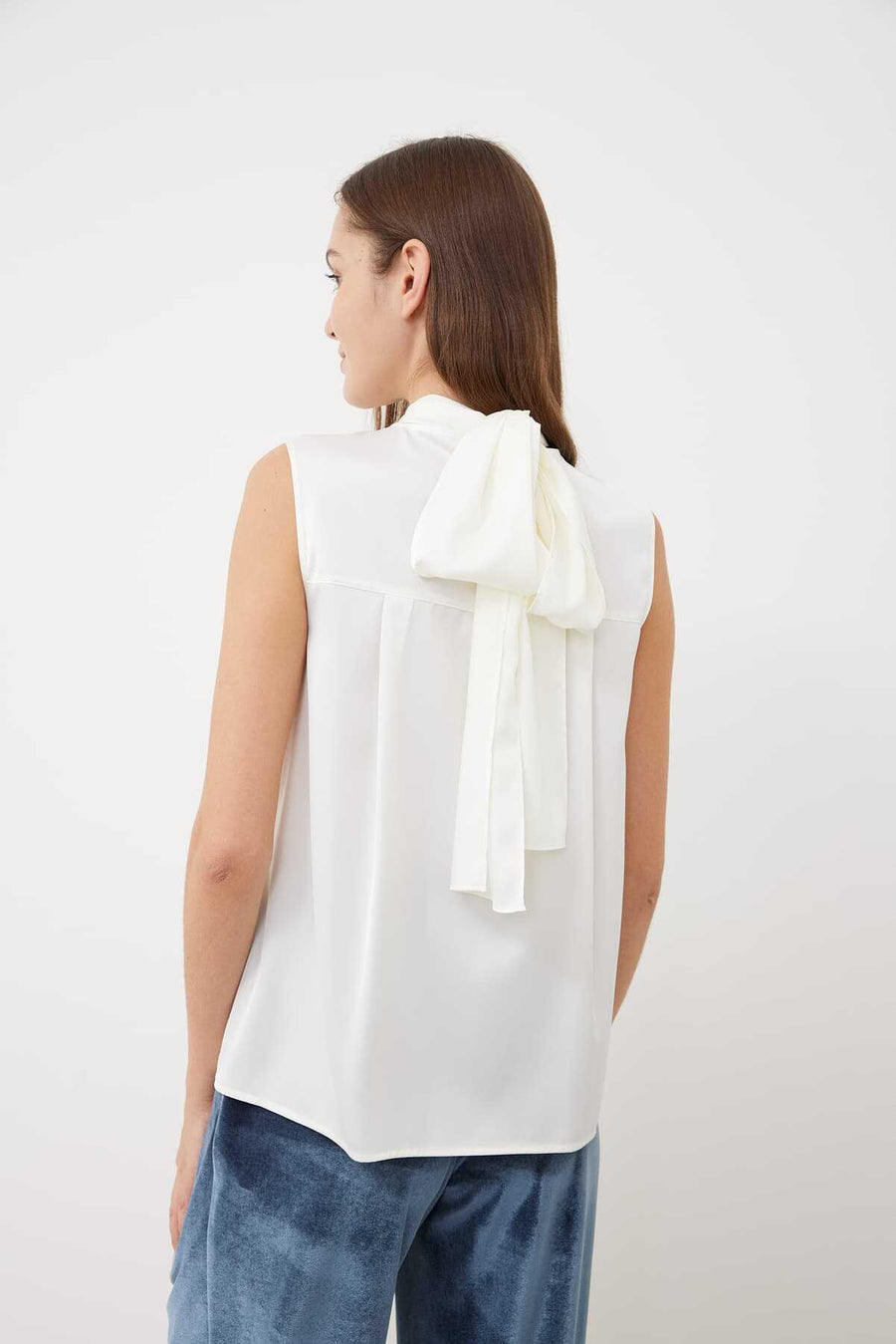 Satin Blouse with Scarf Collar Ecru  - Porterist 2