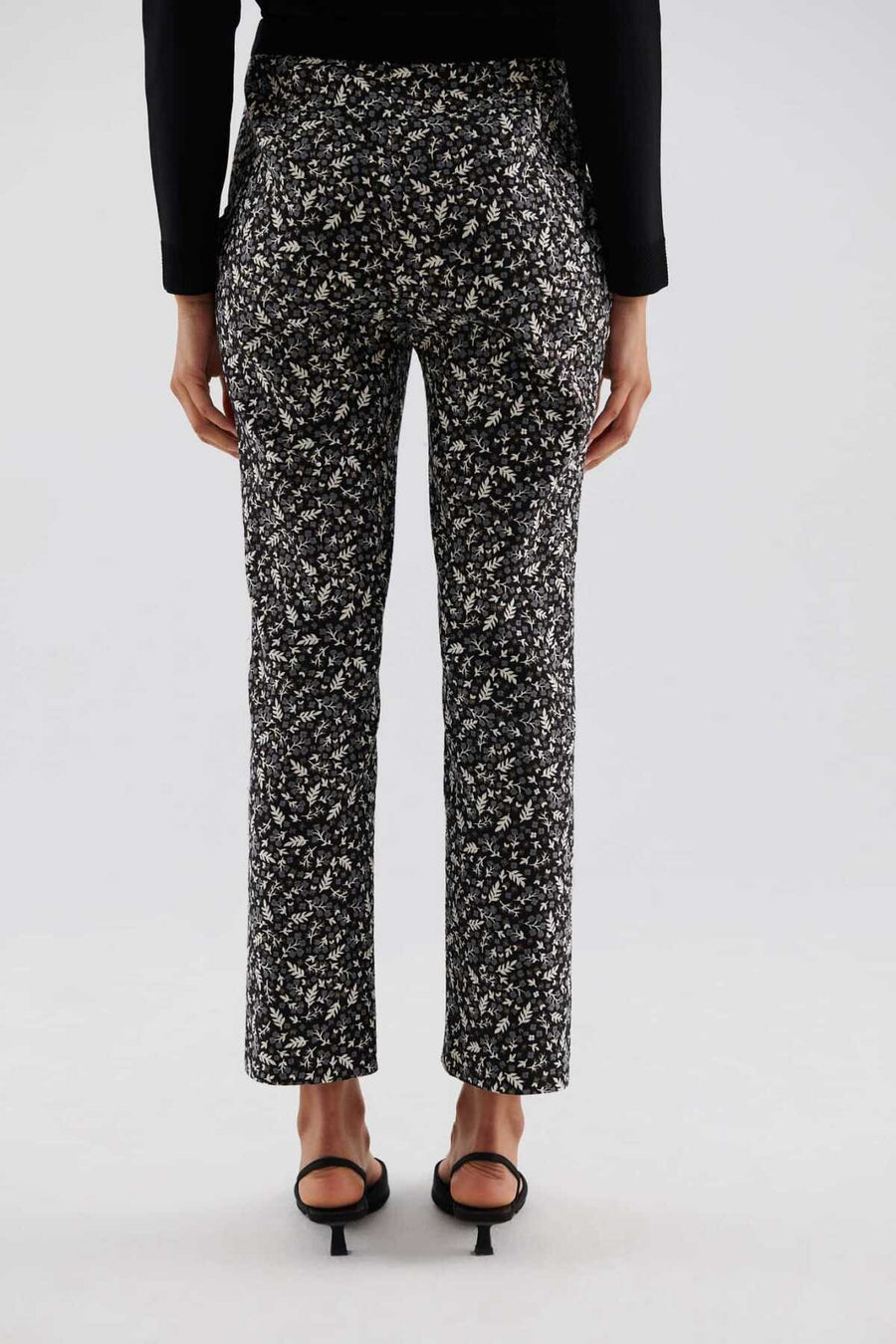 Short Leg Patterned Trousers Standard Color  - Porterist 2