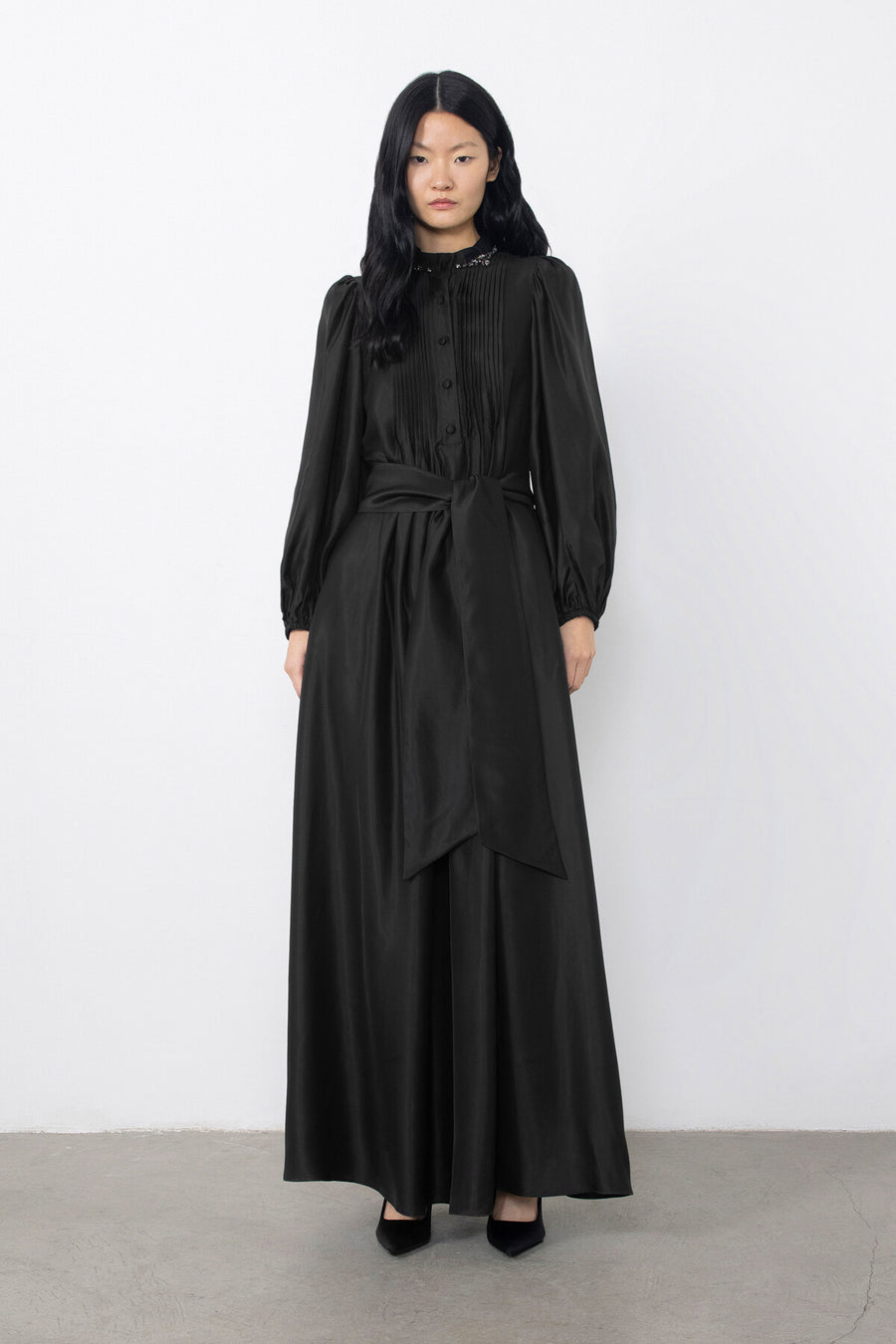 Black Dress With Portable Belt And Embroidered Collar Fınal Item - Porterist 1