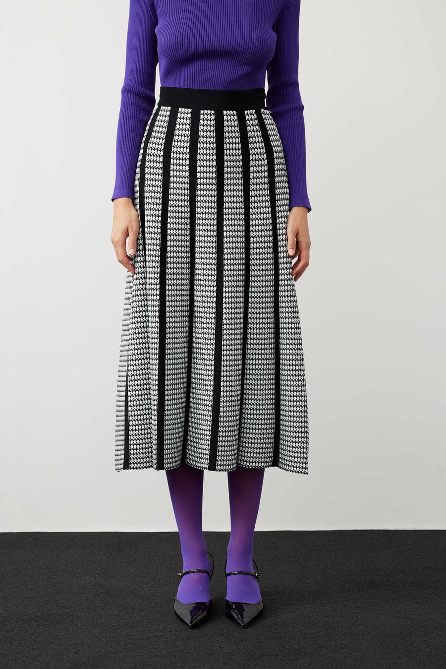 Houndstooth Pattern Knitwear Skirt Black White  - Porterist 3