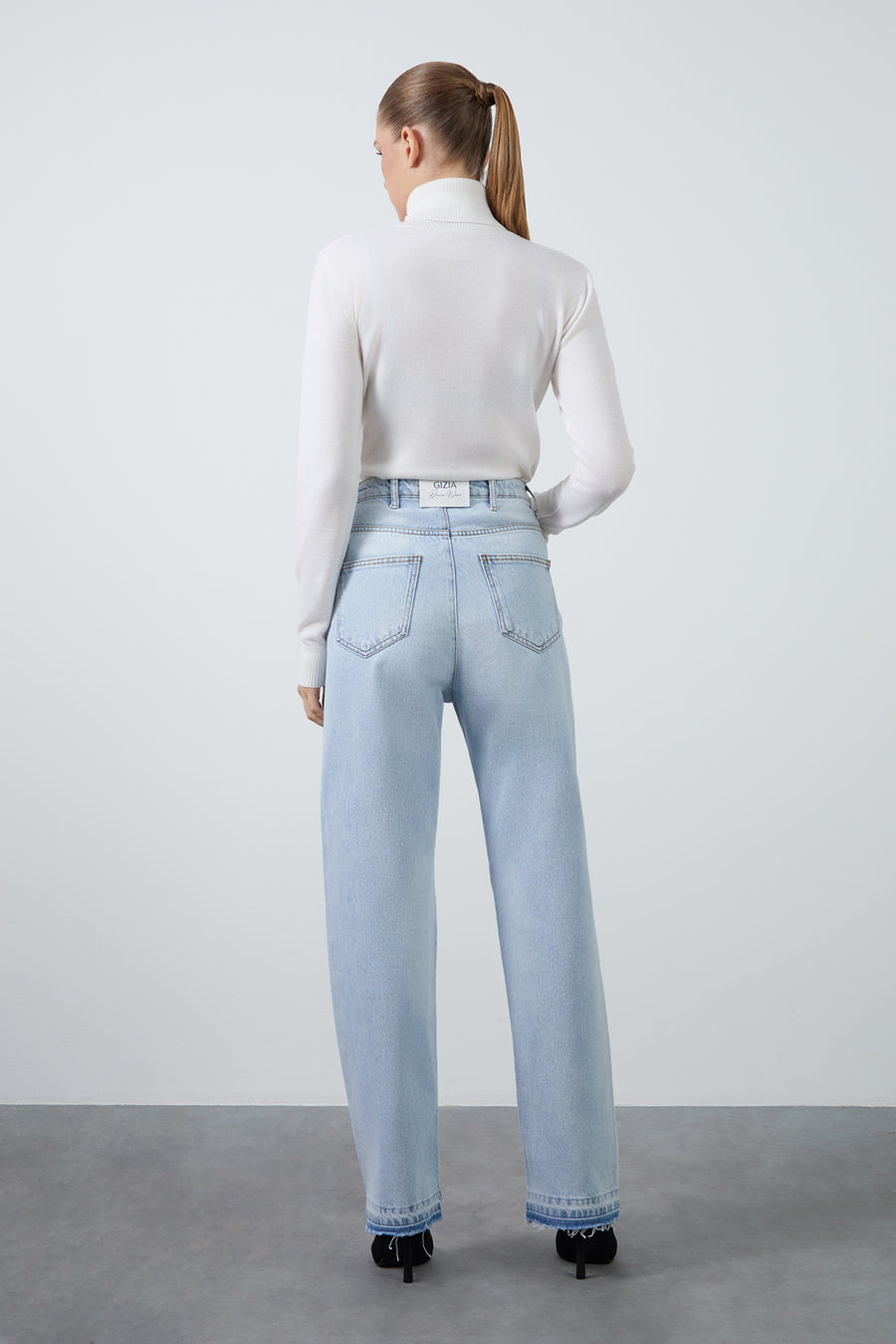 Basic Straight Jean Trousers With Accessory Buckle Detail