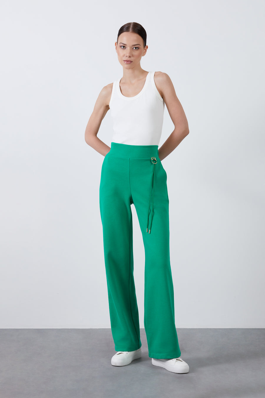 Metal Buckle Detailed Wide Leg Green Pants | Porterist