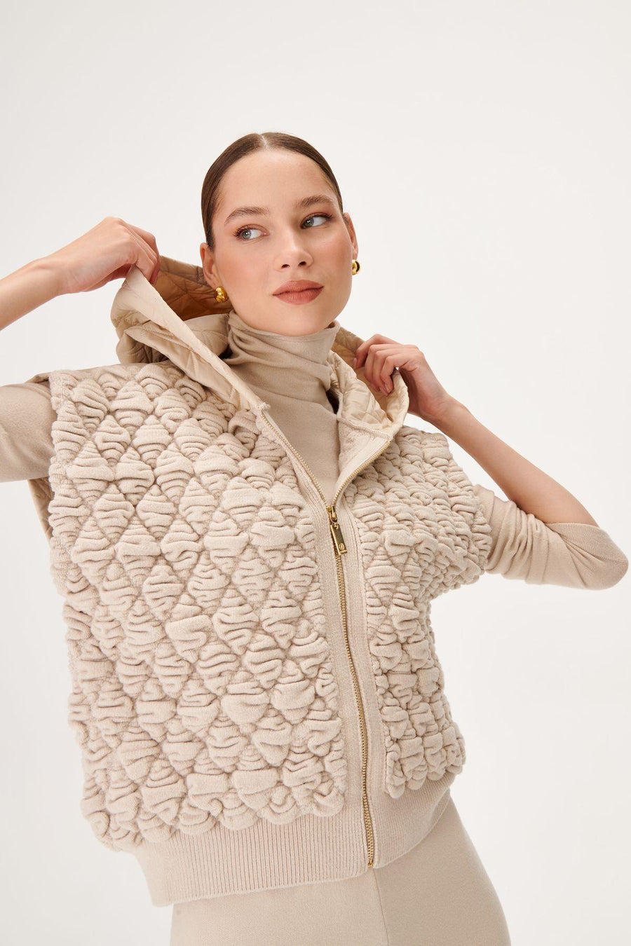 Quilted 3d Beige Knit Vest | Porterist