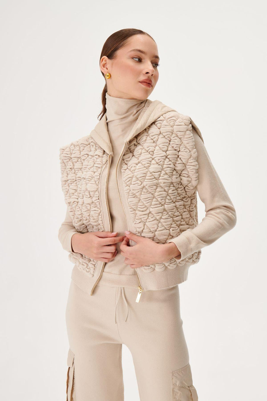 Quilted 3d Beige Knit Vest | Porterist