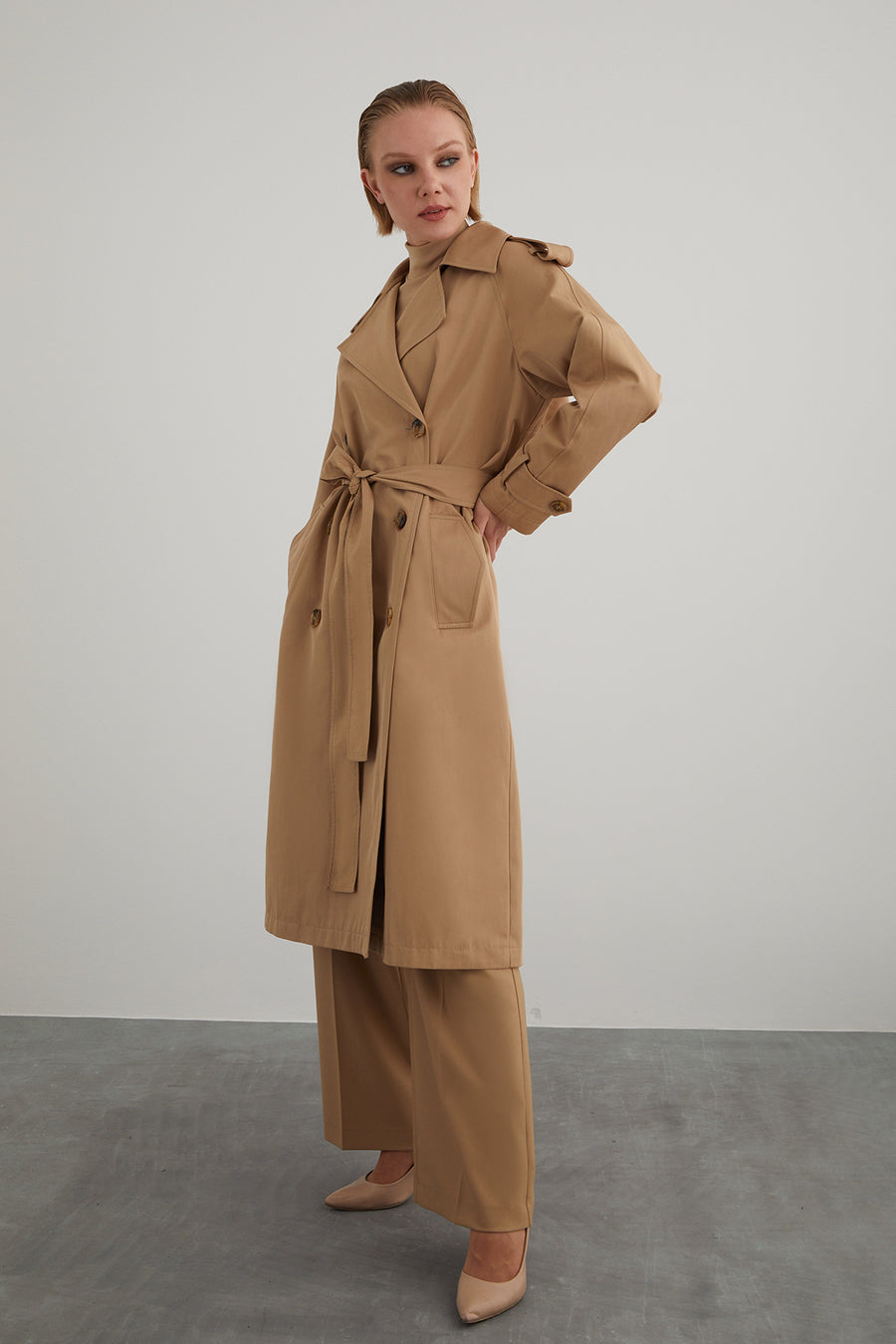 Long Sleeve Brown Trench Coat With Belt At Waist | Porterist