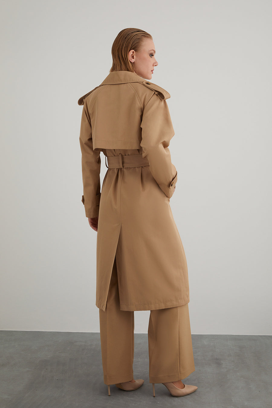 Long Sleeve Brown Trench Coat With Belt At Waist | Porterist